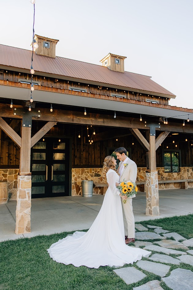 fall-barn-wedding-utah